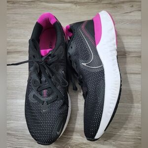 Nike Wmns Renew Run Running Shoes Size 8.5